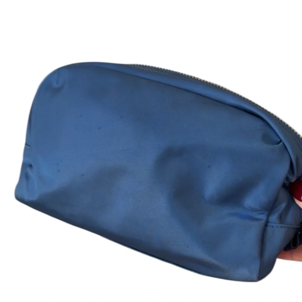 Tumi Blue Nylon Zip Travel‎ Makeup Storage Bag Case